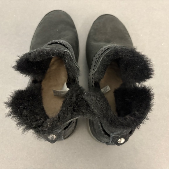UGG MCKAY BLACK SUEDE ANKLE STRAP WOMEN'S BOOTS SIZE US 7 - Picture 8 of 15